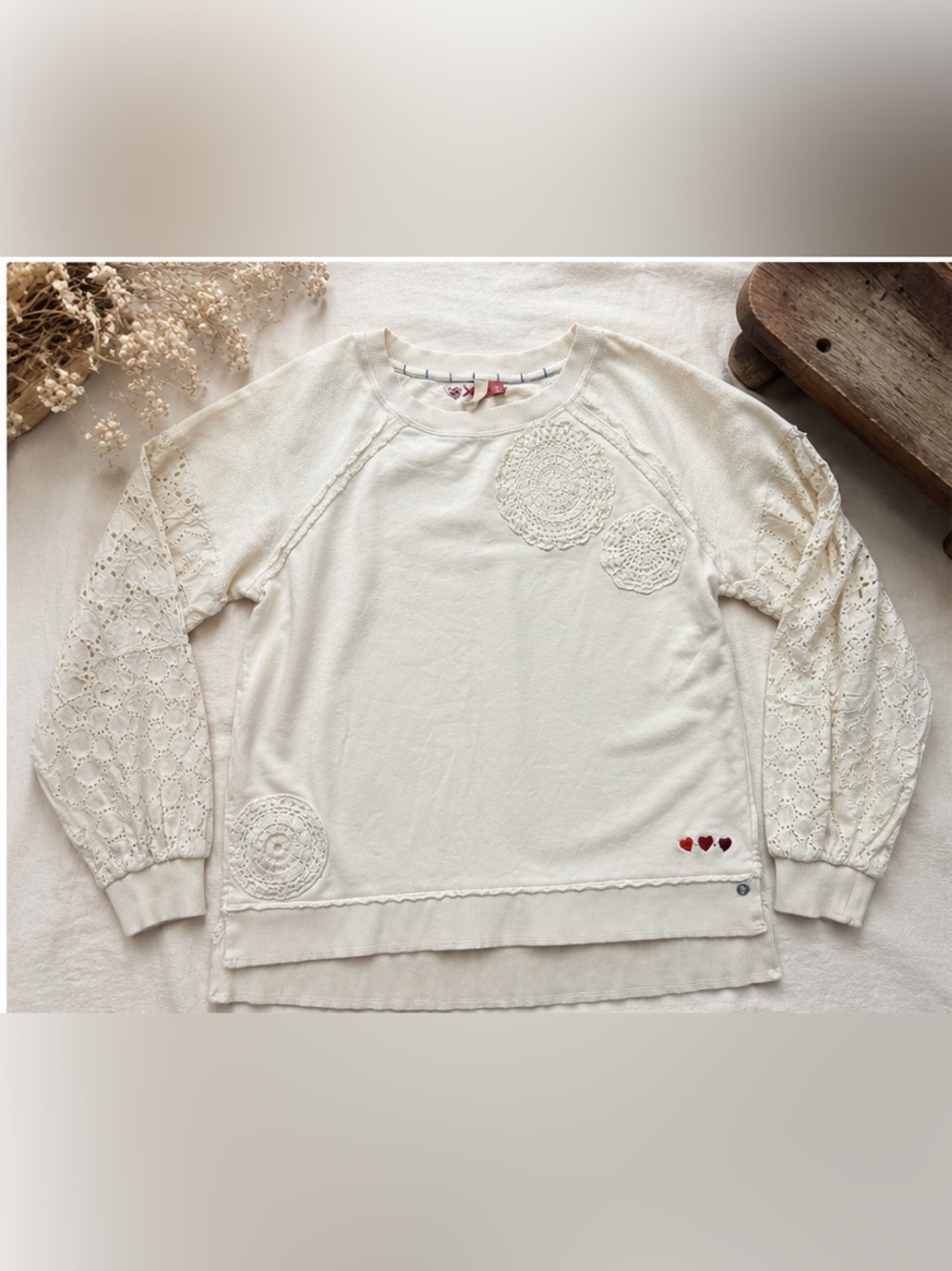 Pilcro Anthropologie Ivory Crochet Lace Sleeve Sweatshirt Boho Cottagecore Sz M